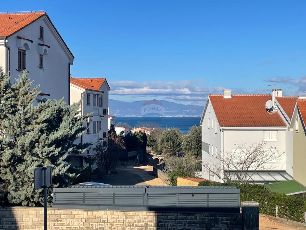 Otok Krk, Malinska, dvojček v izgradnji, 165 m2, pogled na morje