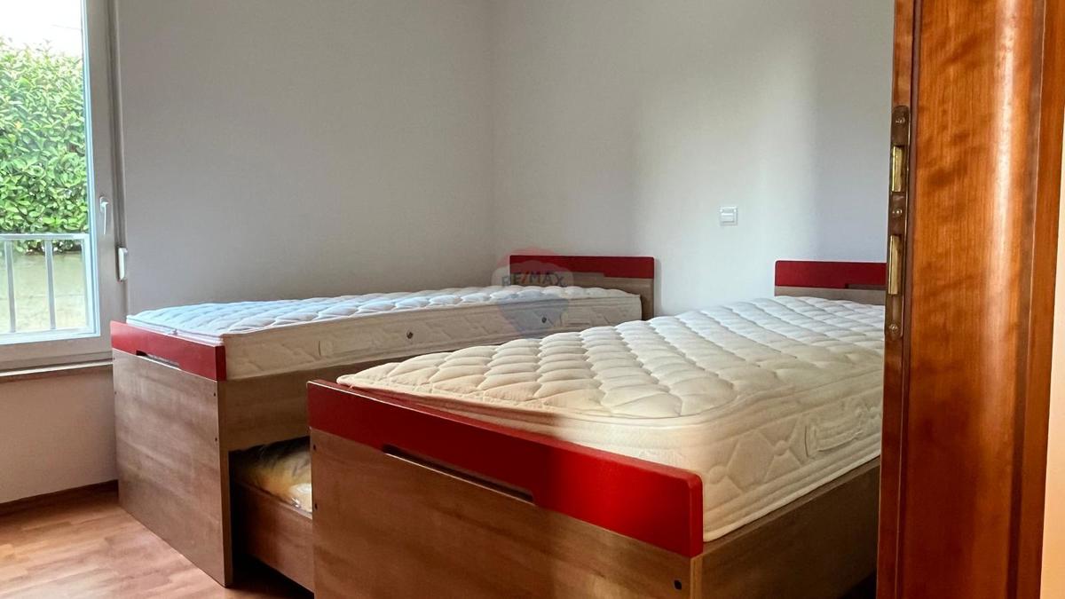  Istra, Novigrad, pritlično stanovanje z vrtom in bazenom