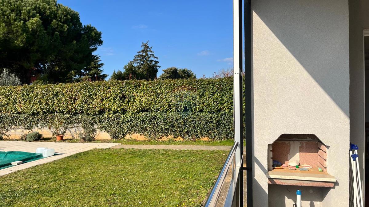  Istra, Novigrad, pritlično stanovanje z vrtom in bazenom