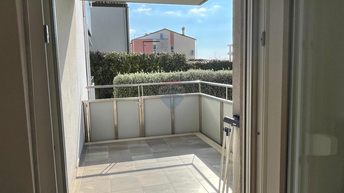  Istra, Novigrad, pritlično stanovanje z vrtom in bazenom