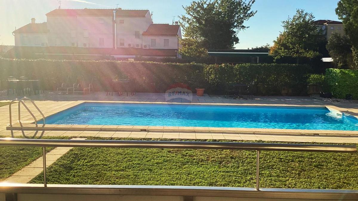  Istra, Novigrad, pritlično stanovanje z vrtom in bazenom
