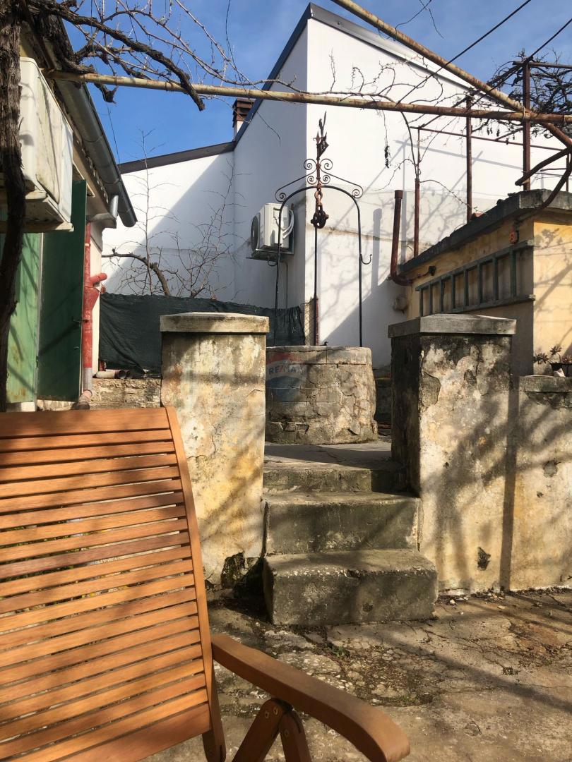 Hiša Veli vrh, Pula, 56m2