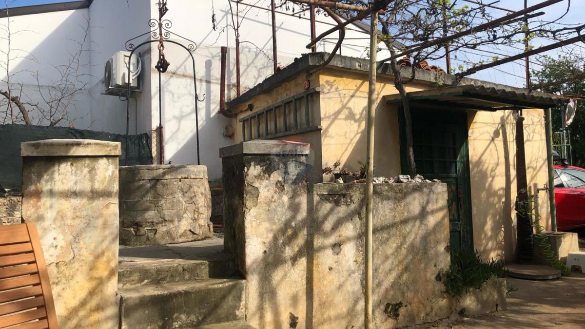 Hiša Veli vrh, Pula, 56m2