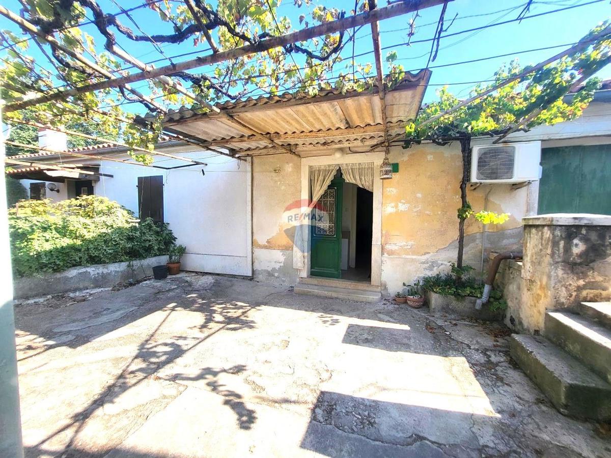 Hiša Veli vrh, Pula, 56m2