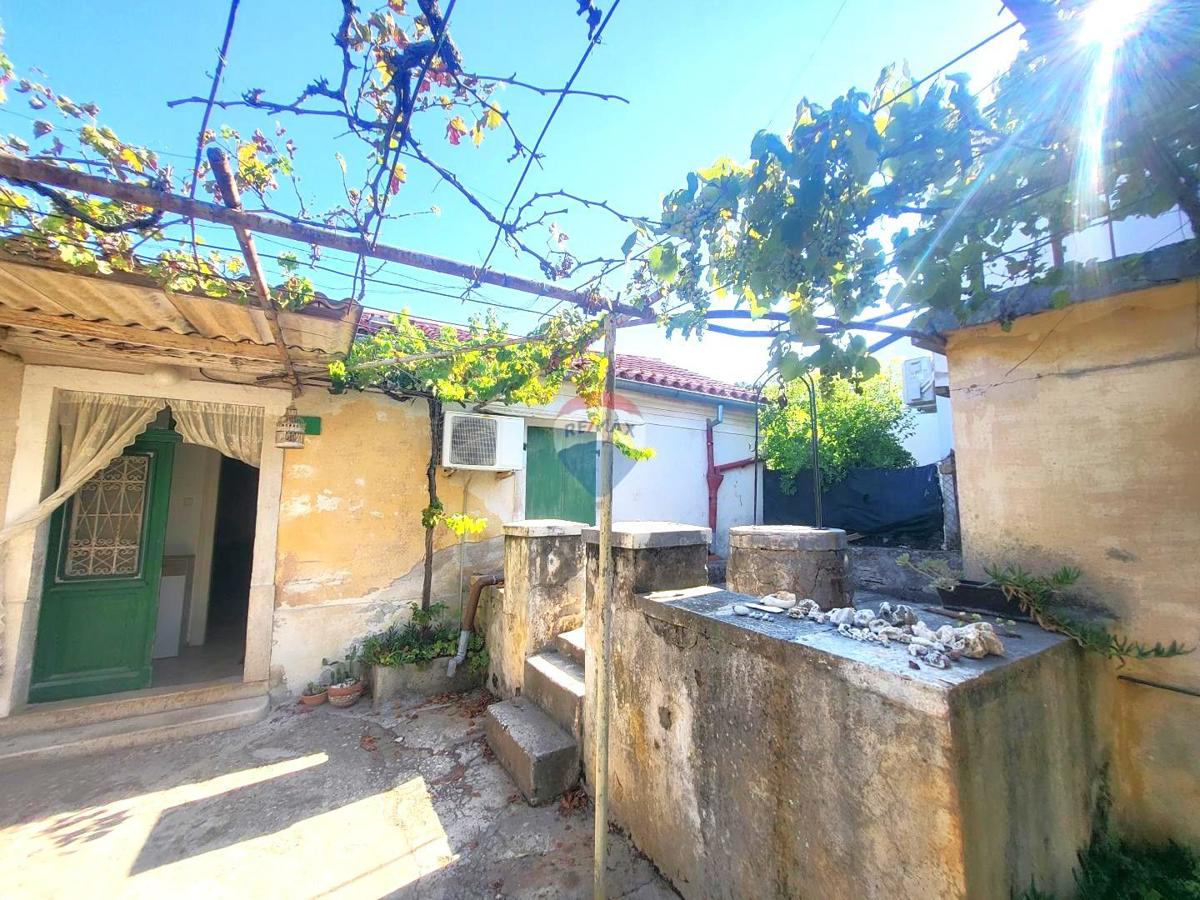 Hiša Veli vrh, Pula, 56m2