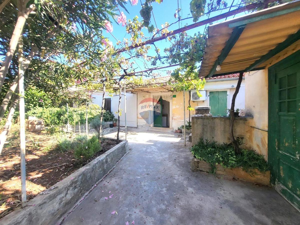 Hiša Veli vrh, Pula, 56m2