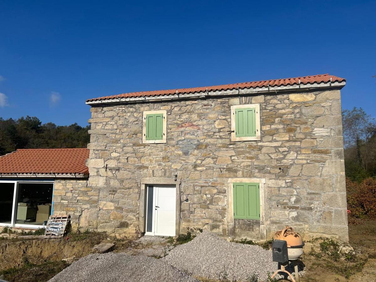 Istra, Belaj, stara avtohtona istrska hiša z vrtom 11000m2