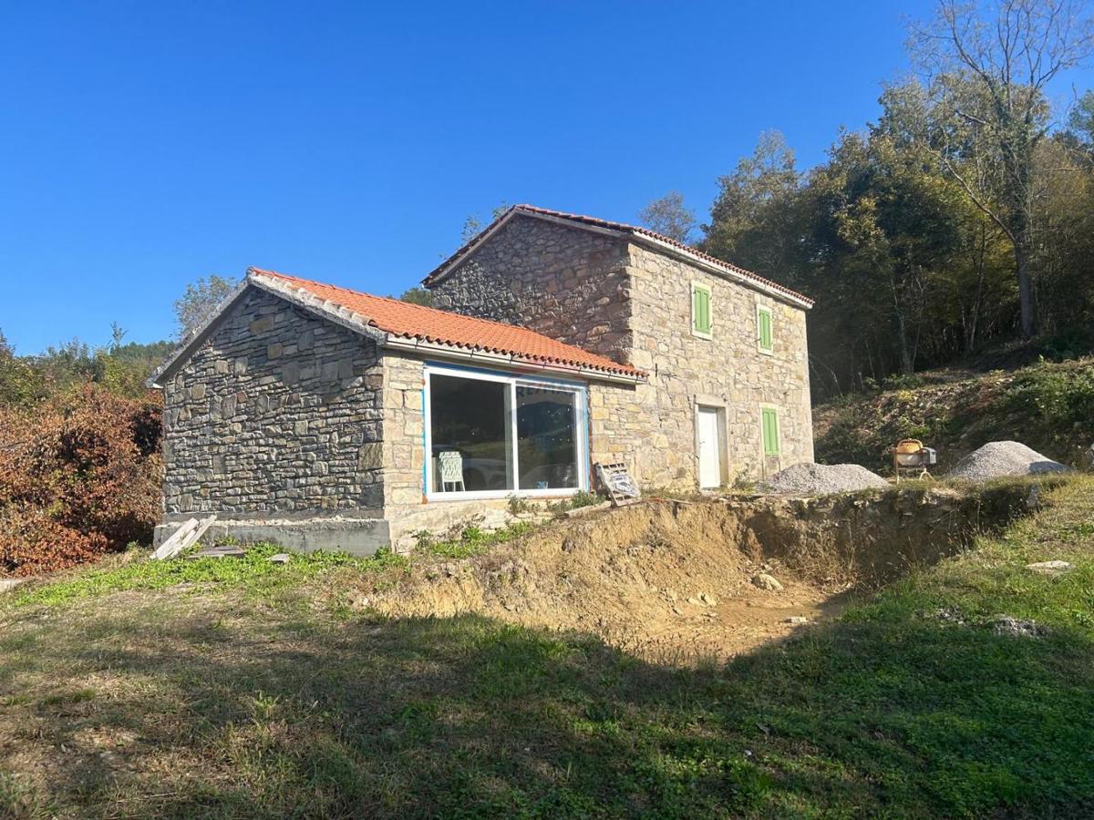 Istra, Belaj, stara avtohtona istrska hiša z vrtom 11000m2