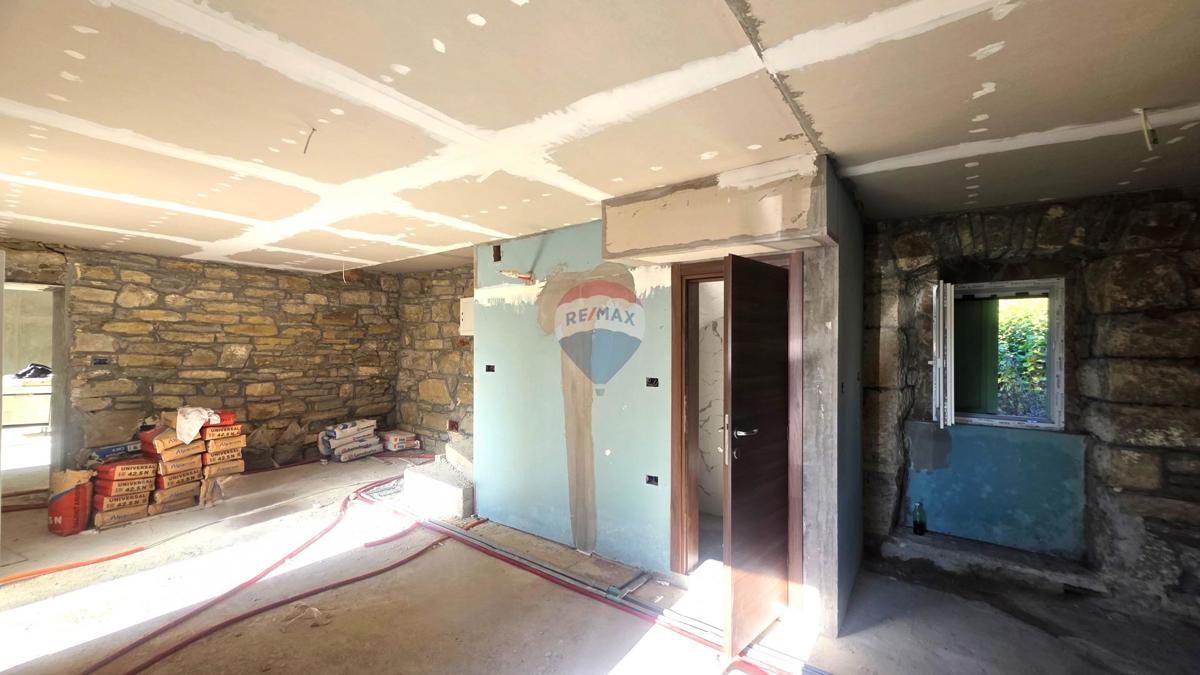 Istra, Belaj, stara avtohtona istrska hiša z vrtom 11000m2