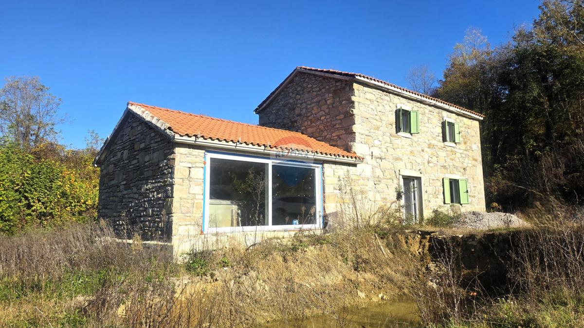 Istra, Belaj, stara avtohtona istrska hiša z vrtom 11000m2