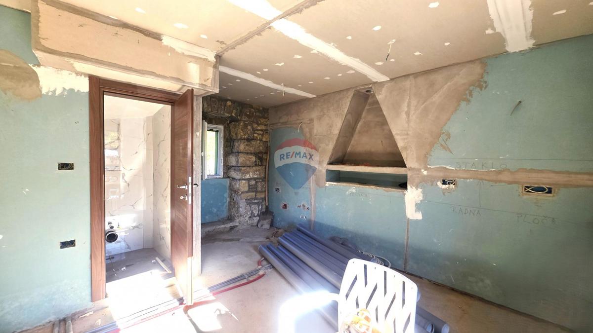 Istra, Belaj, stara avtohtona istrska hiša z vrtom 11000m2