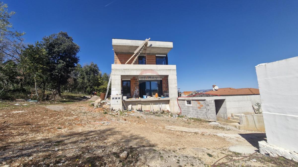 Hiša Drenje, Raša, 178m2