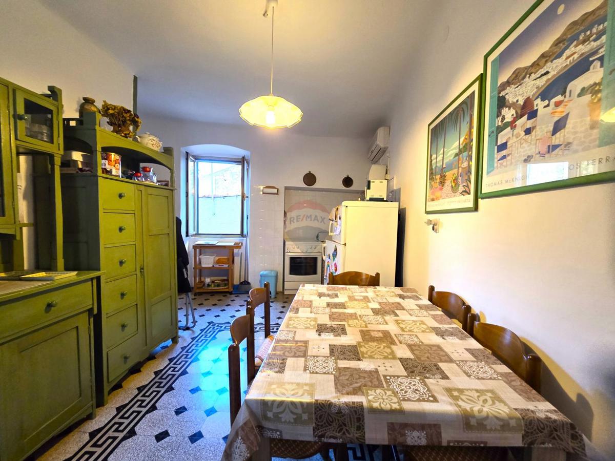 Istra, Rovinj, Stanovanje v 1. nadstropju, center, mirna ulica – 40 m²