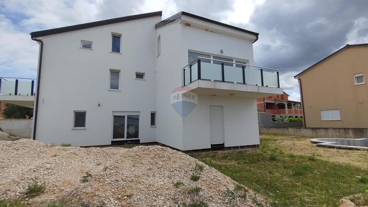 Hiša Višnjan, 300m2