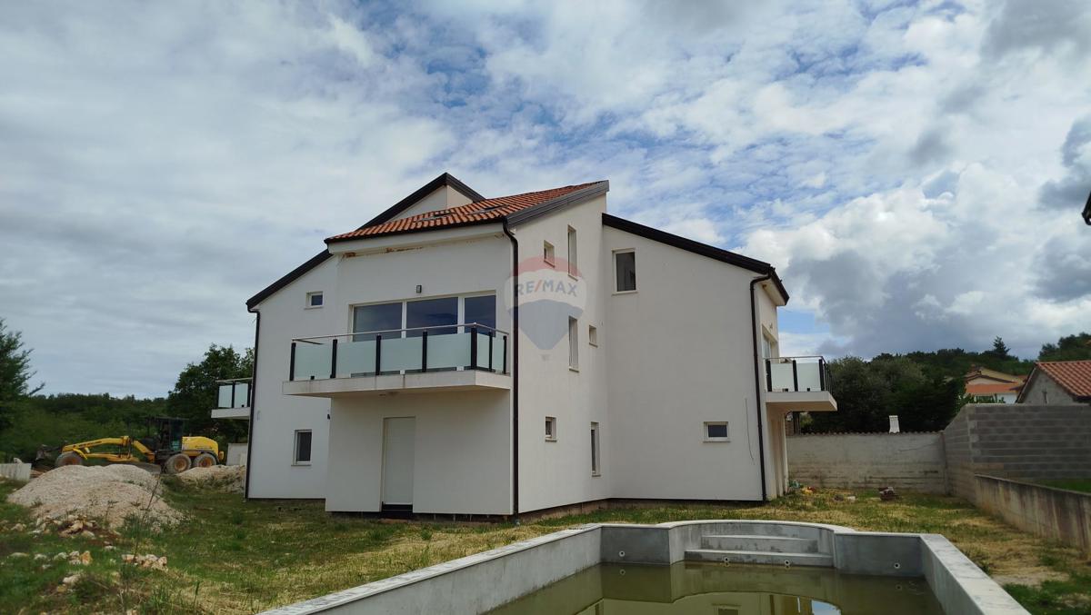 Hiša Višnjan, 300m2