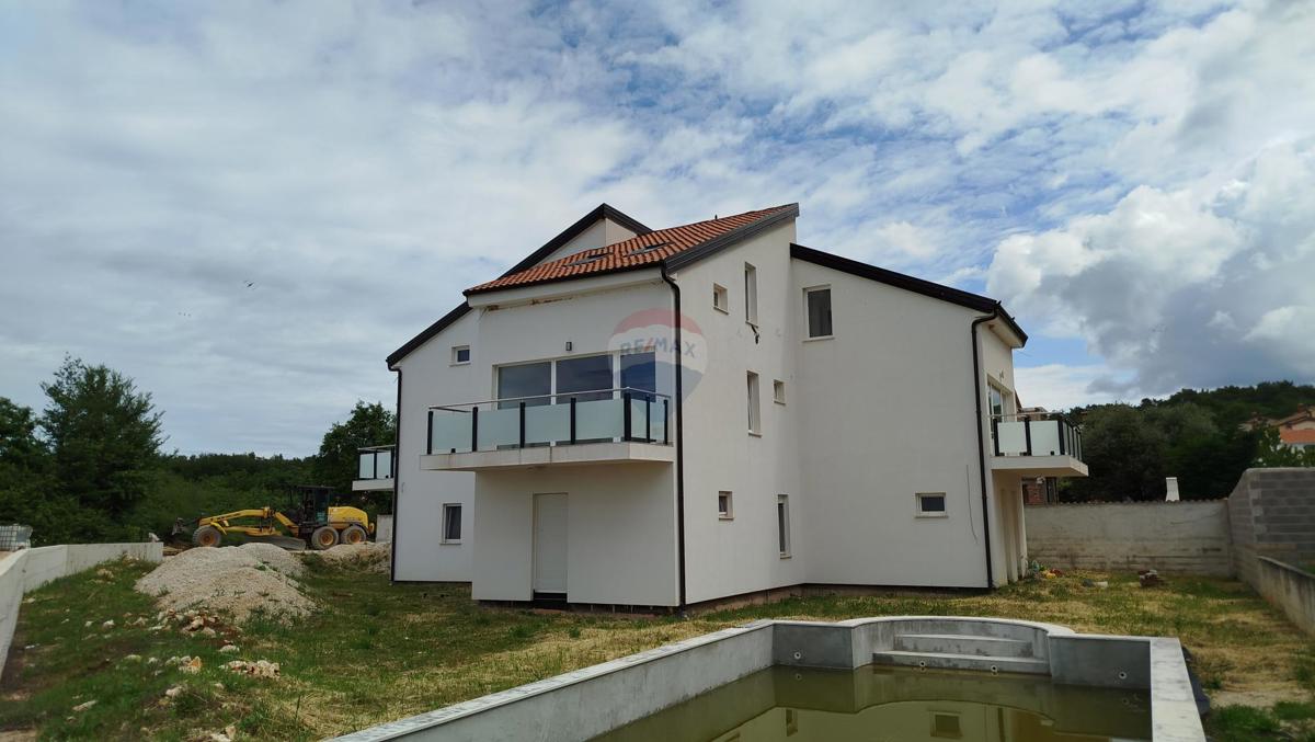 Hiša Višnjan, 300m2