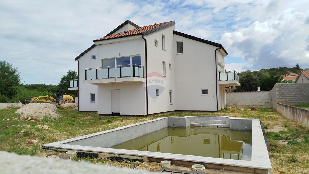 Hiša Višnjan, 300m2