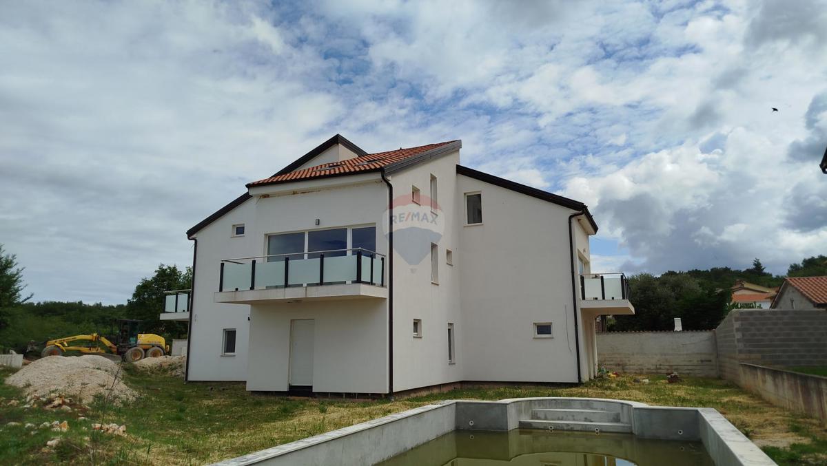 Hiša Višnjan, 300m2