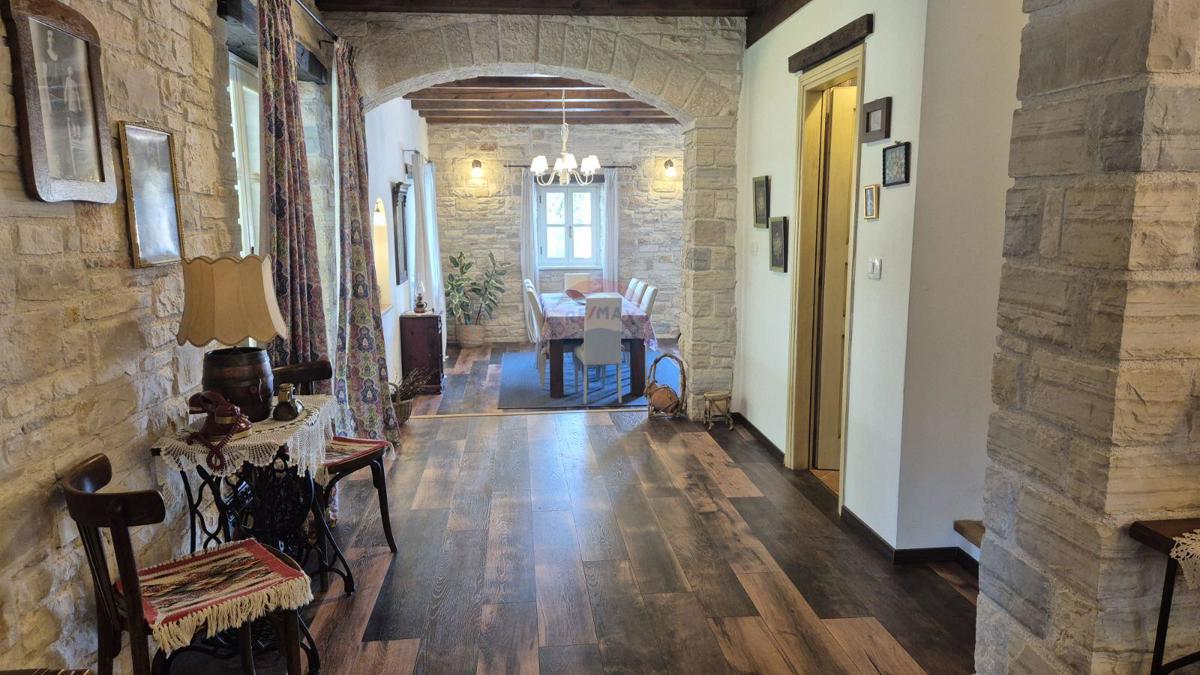 Hiša Tinjan, 330m2