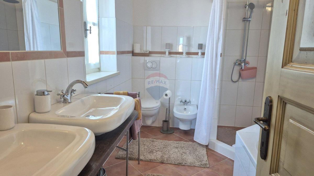 Hiša Tinjan, 330m2
