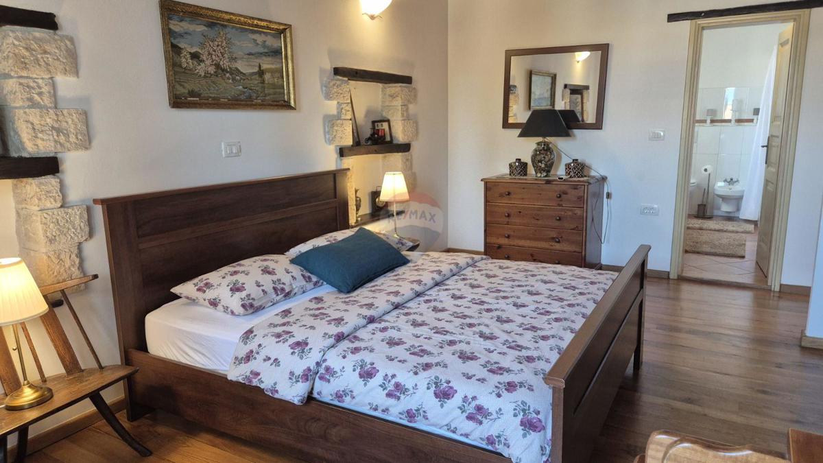 Hiša Tinjan, 330m2