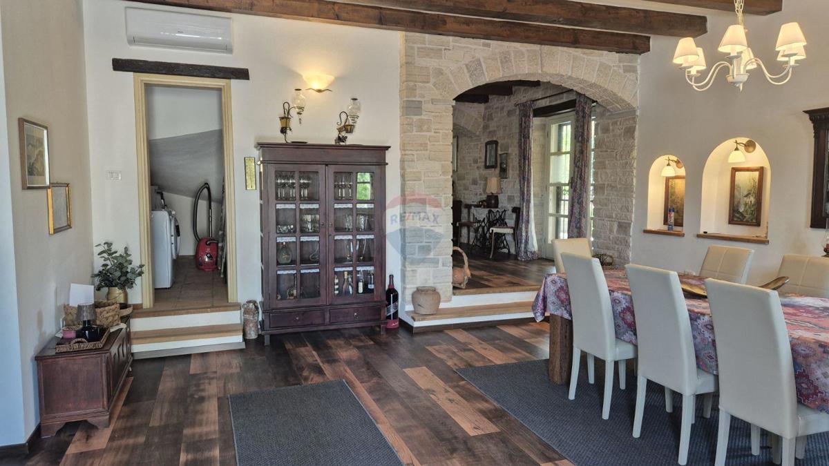 Hiša Tinjan, 330m2
