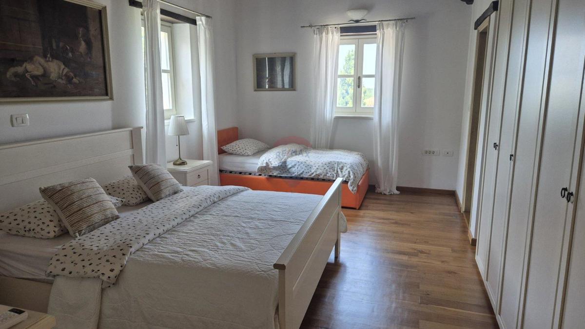Hiša Tinjan, 330m2