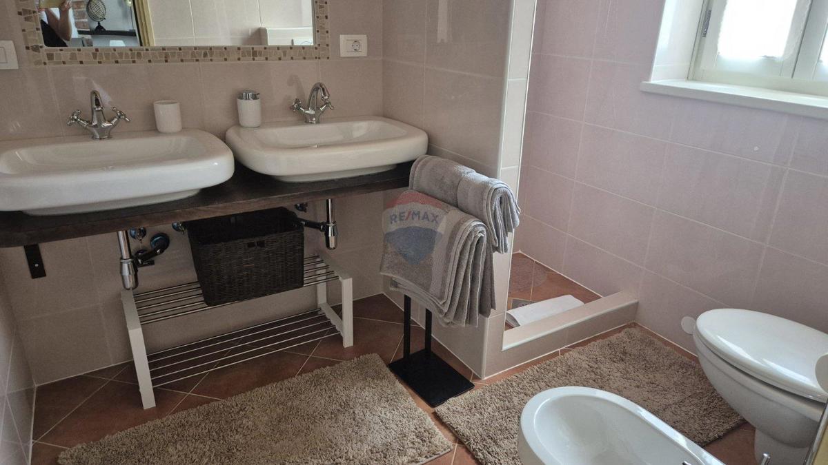 Hiša Tinjan, 330m2