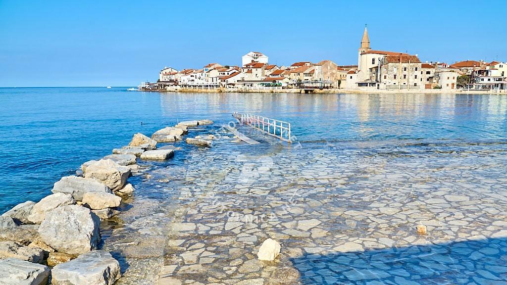 Stavbno zemljišče Umag, 958m2