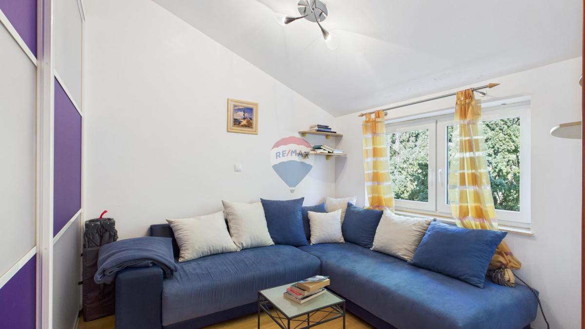 Crikvenica, Selce – Štirisobno stanovanje v prvi vrsti ob morju