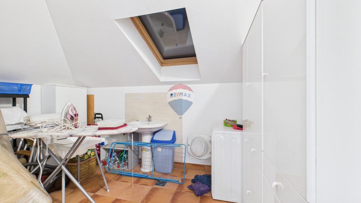 Crikvenica, Selce – Štirisobno stanovanje v prvi vrsti ob morju