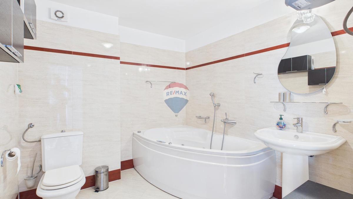 Crikvenica, Selce – Štirisobno stanovanje v prvi vrsti ob morju