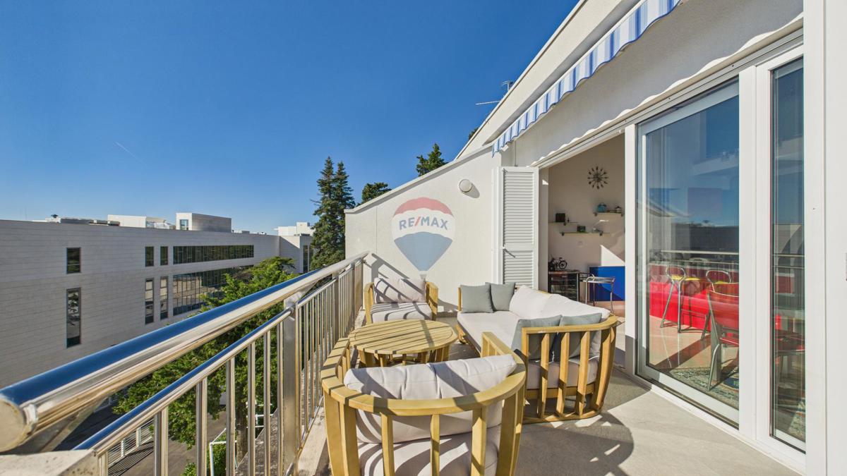 Crikvenica, Selce – Štirisobno stanovanje v prvi vrsti ob morju