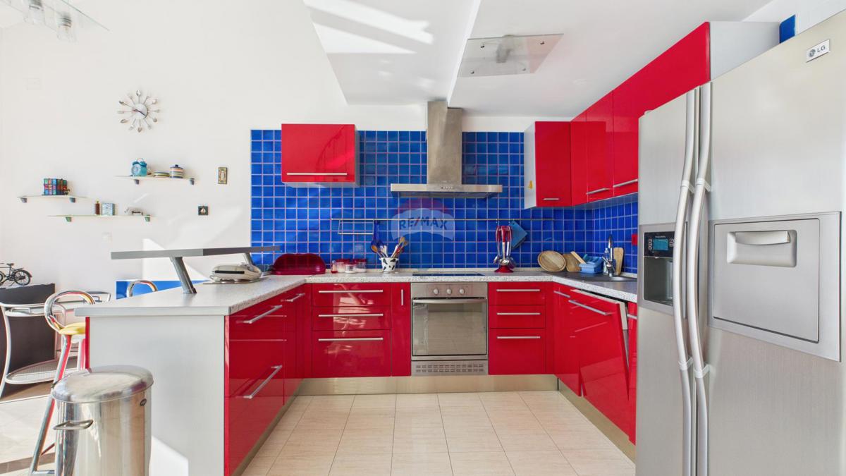 Crikvenica, Selce – Štirisobno stanovanje v prvi vrsti ob morju