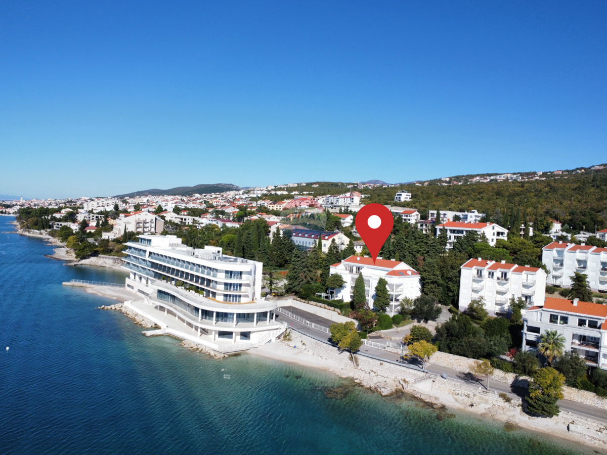 Crikvenica, Selce – Štirisobno stanovanje v prvi vrsti ob morju