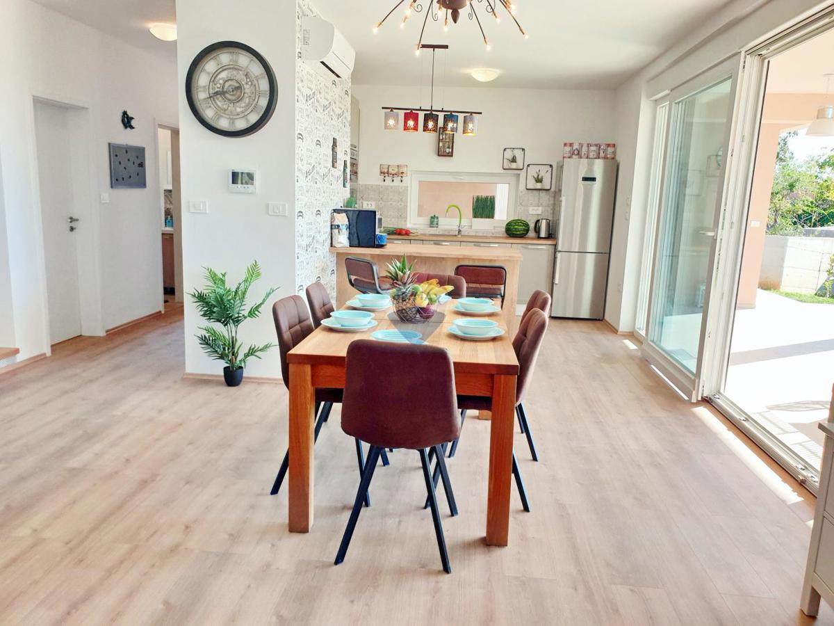 Hiša Valdebek, Pula, 158m2