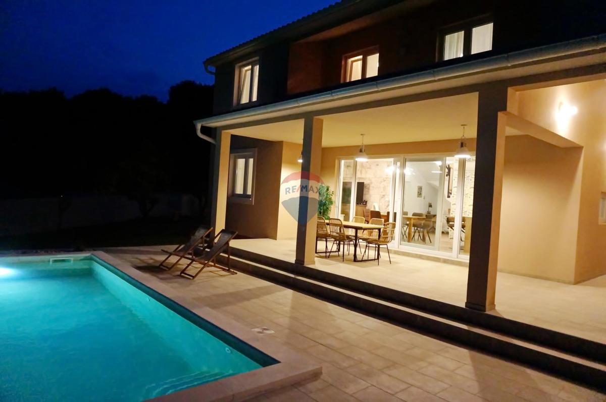 Hiša Valdebek, Pula, 158m2