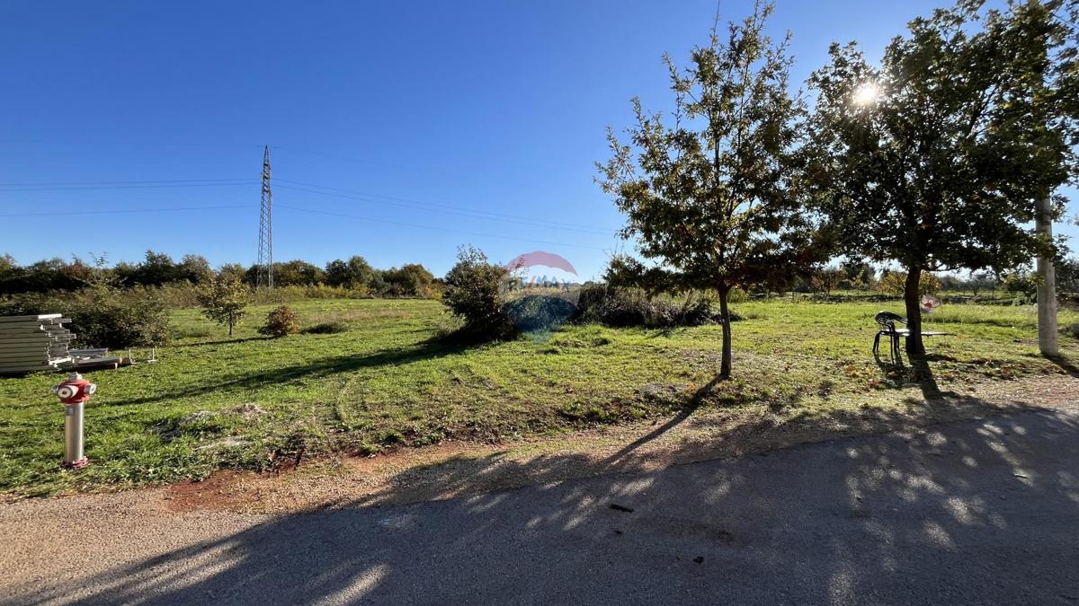 Stavbno zemljišče Poreč, 704m2