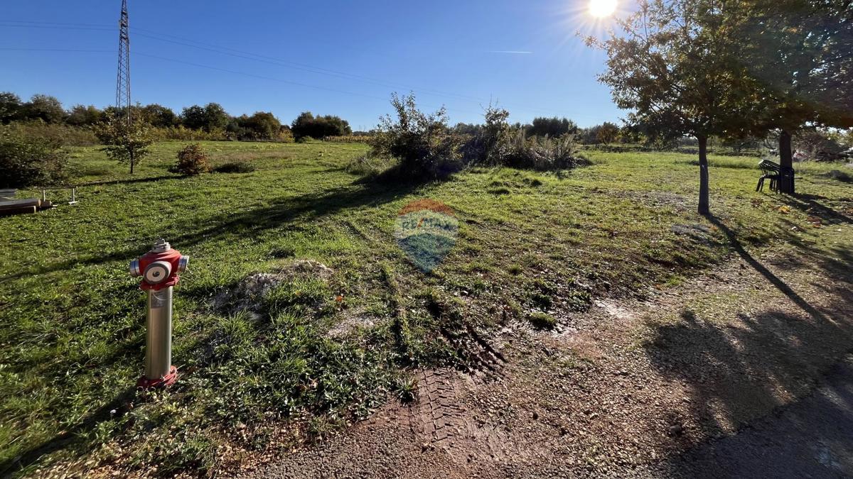 Stavbno zemljišče Poreč, 704m2