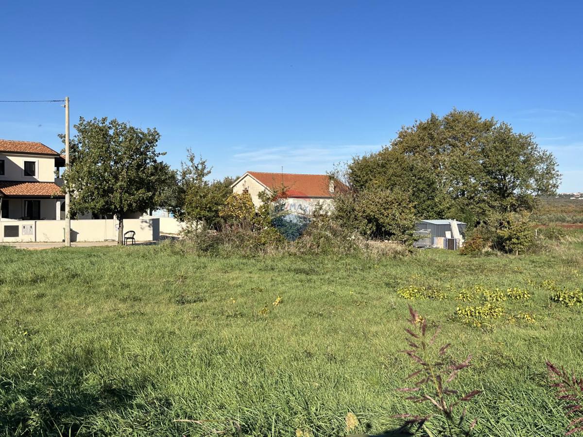 Stavbno zemljišče Poreč, 704m2