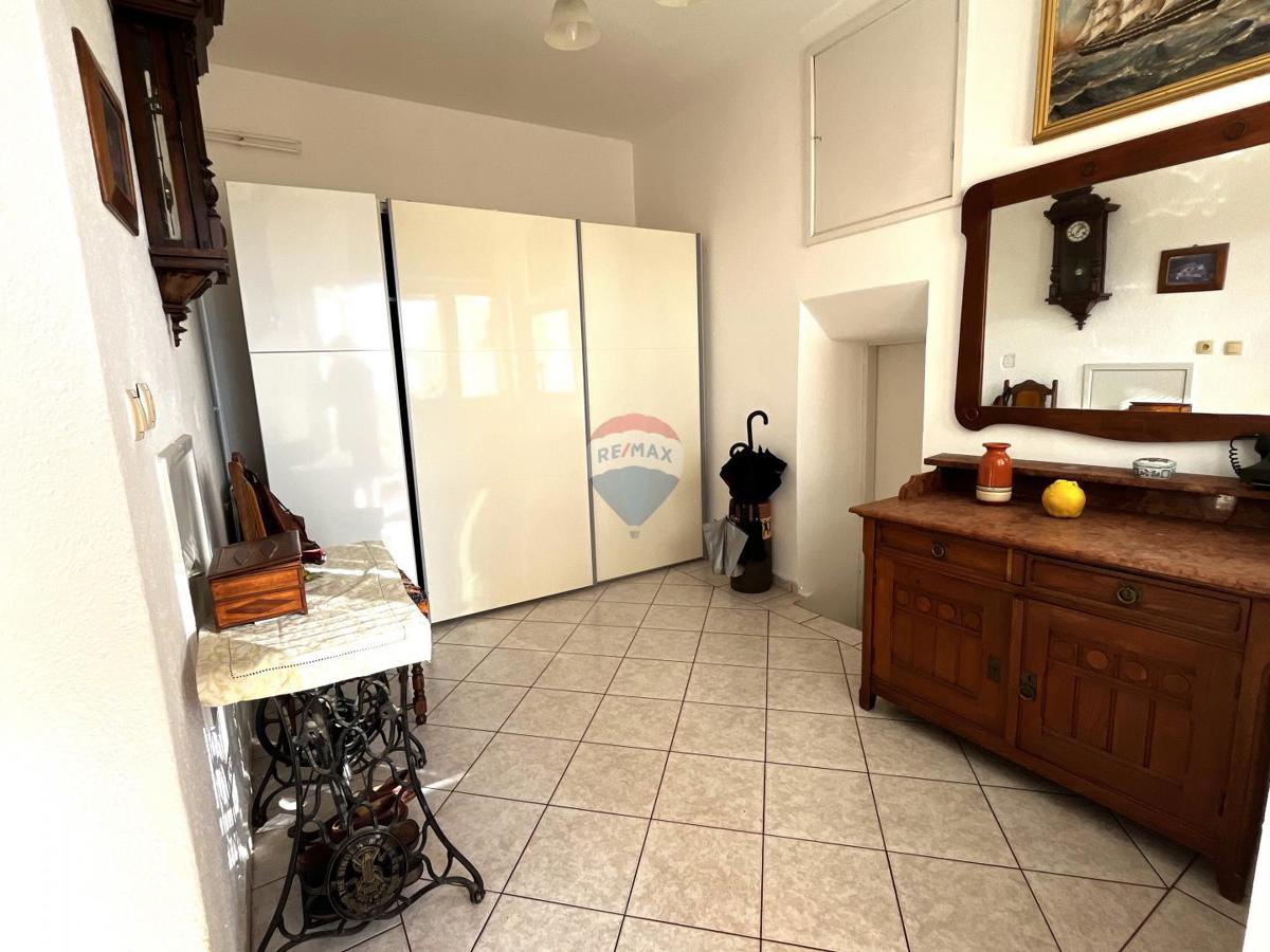 Hiša Kraljevica, 908m2