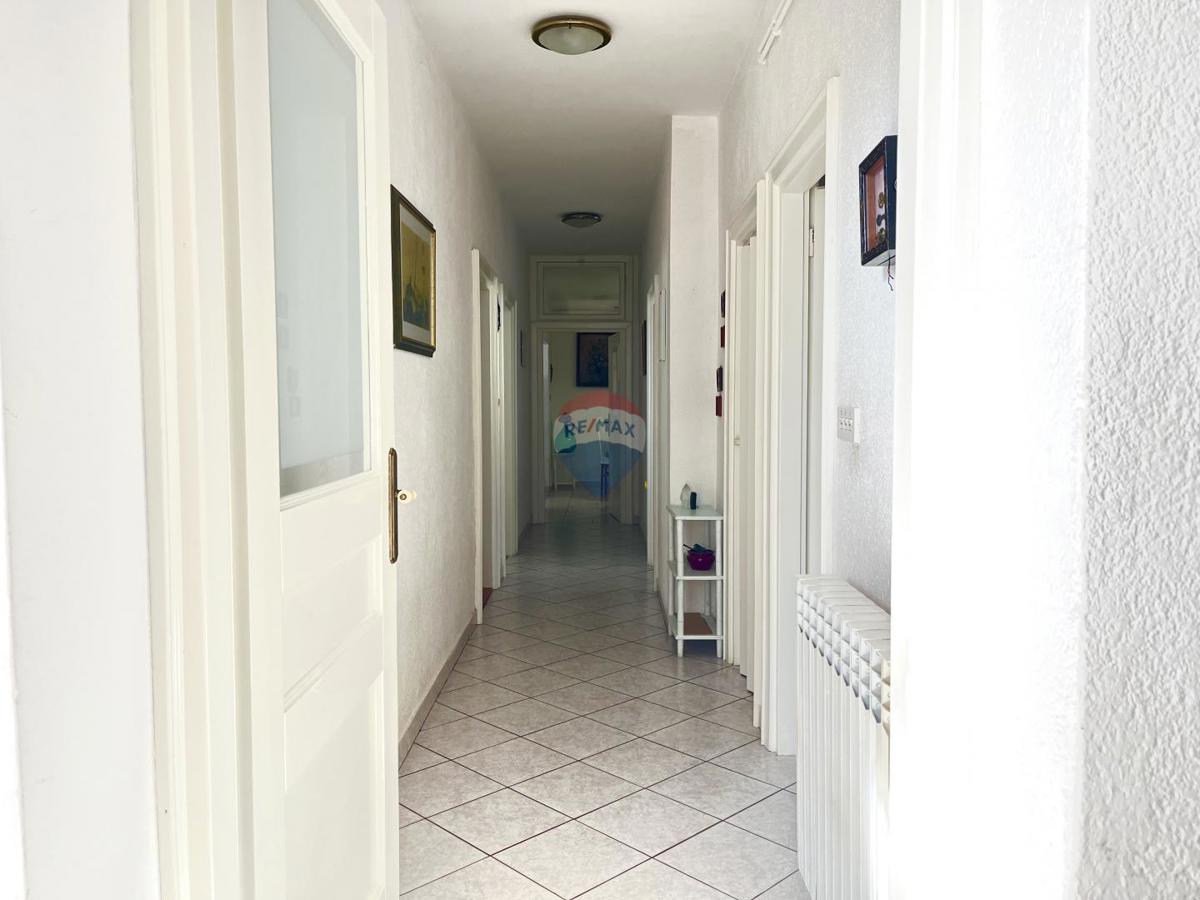 Hiša Kraljevica, 908m2