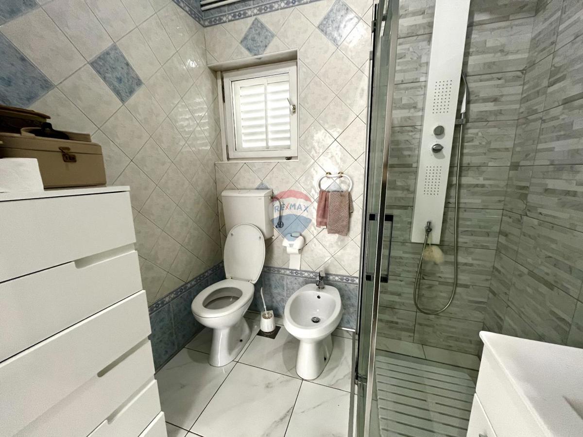 Hiša Kraljevica, 908m2