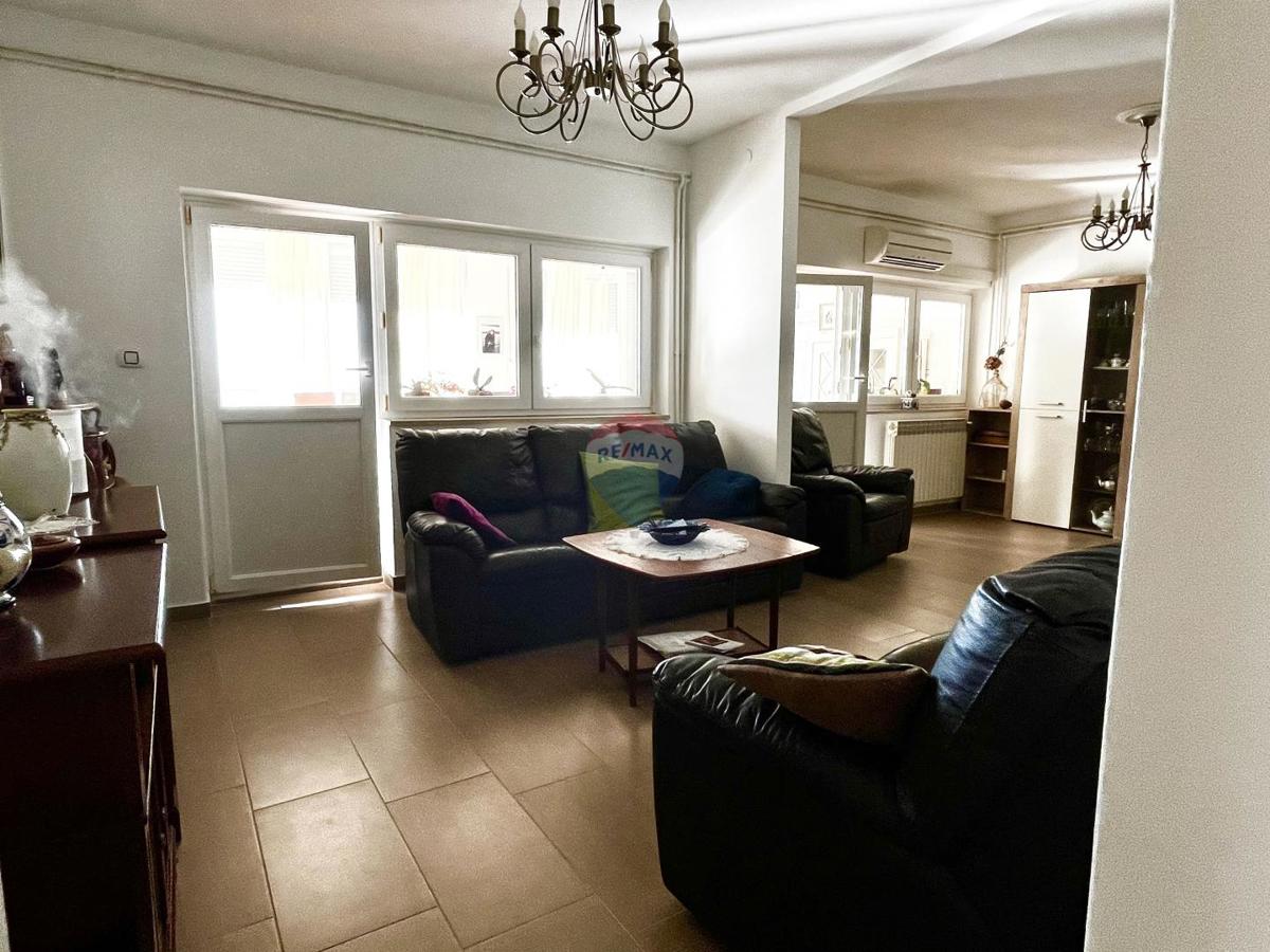 Hiša Kraljevica, 908m2