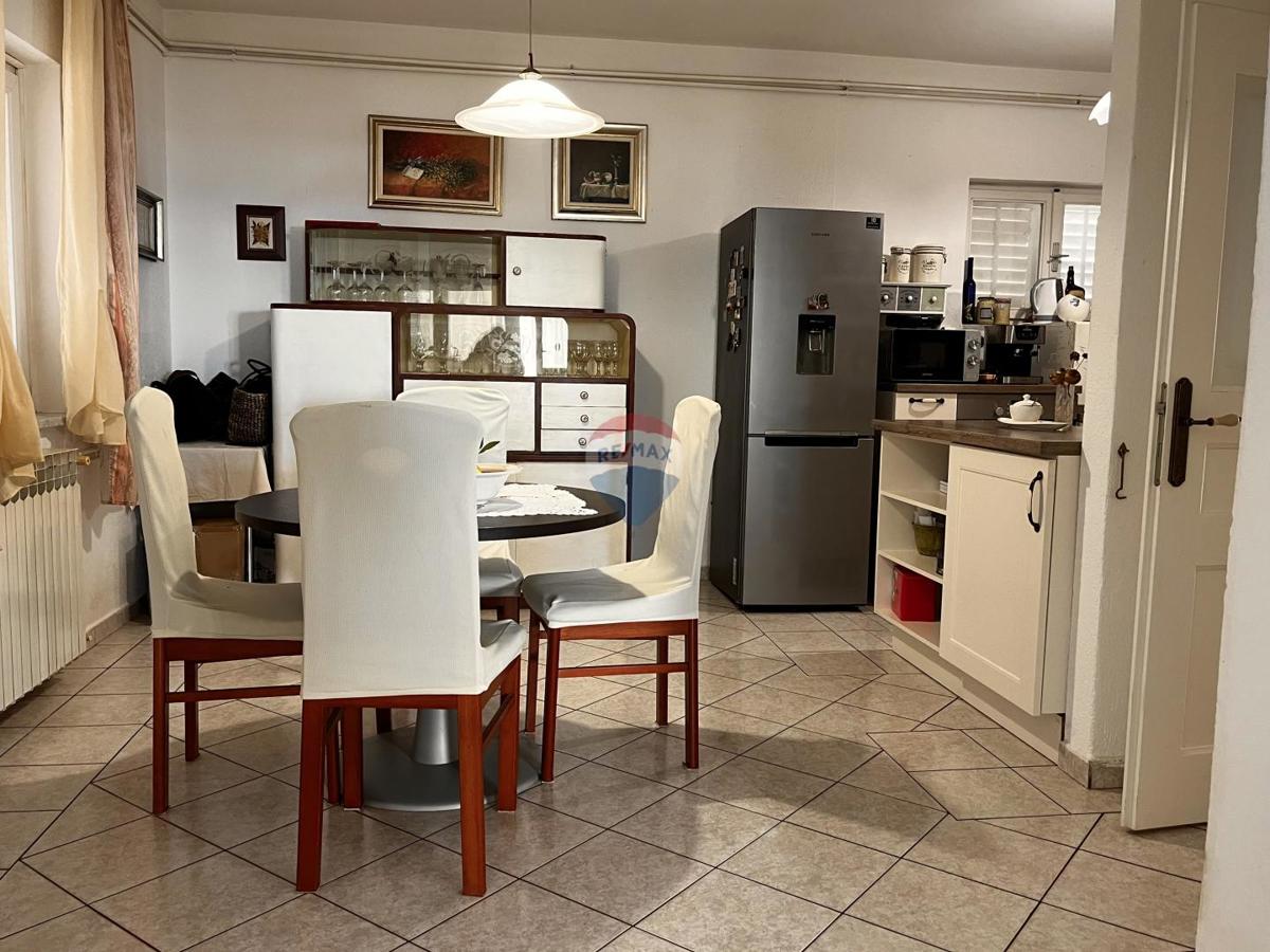 Hiša Kraljevica, 908m2