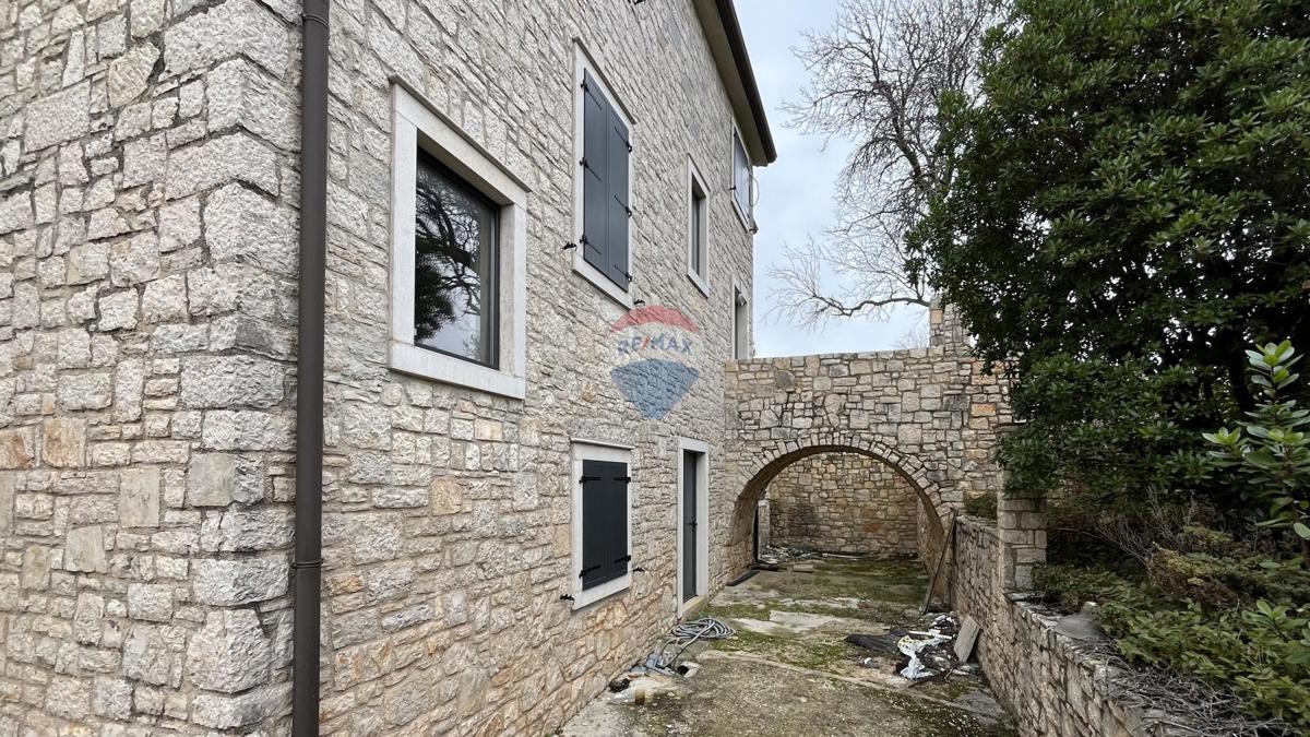 Hiša Vižinada, 530m2