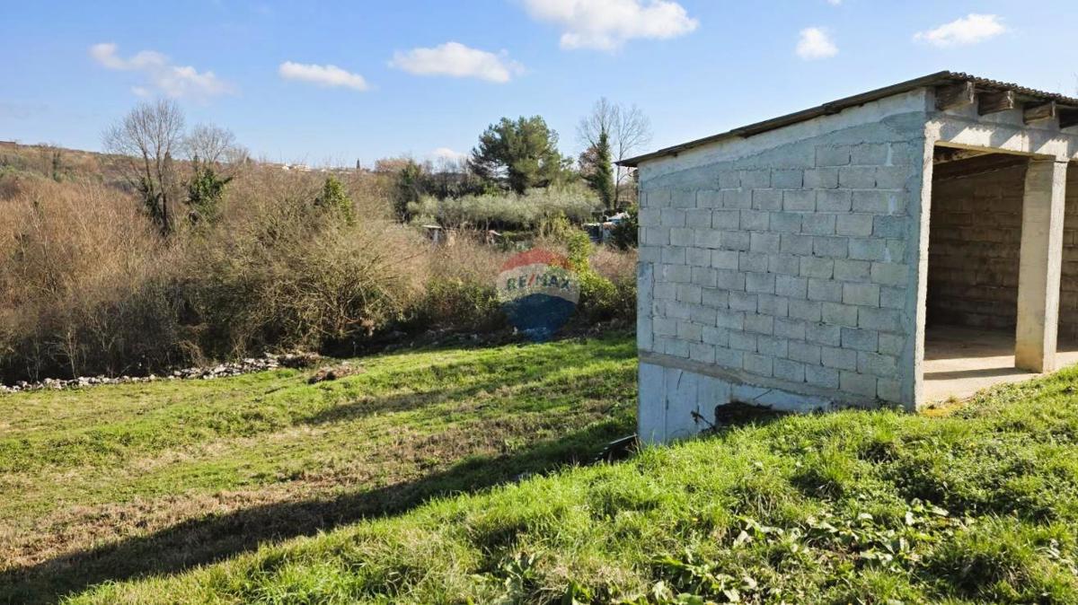 Istra, Brtonigla – Zazidljivo zemljišče s projektom, 702 m²