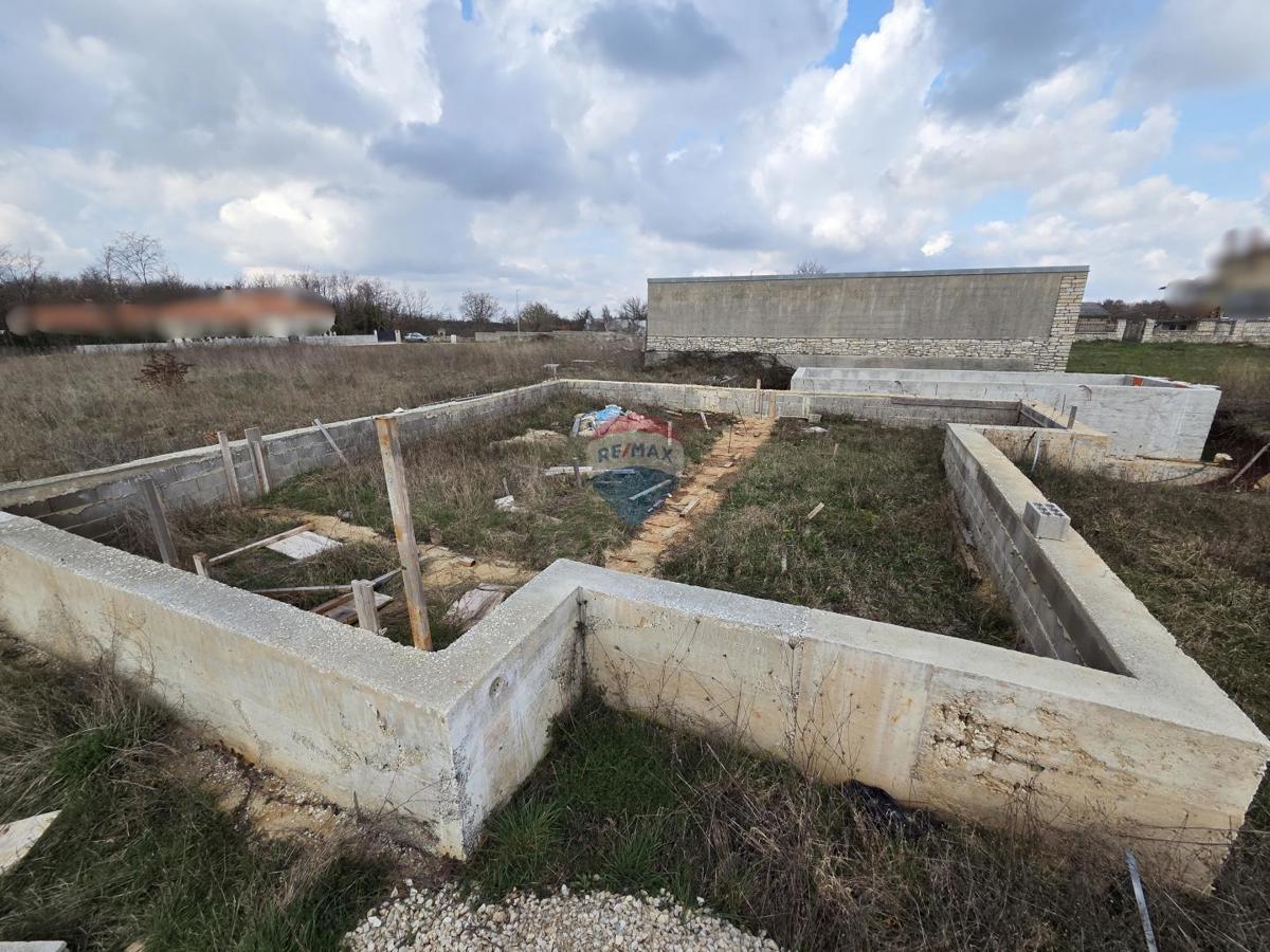 Stavbno zemljišče Kanfanar, 400m2