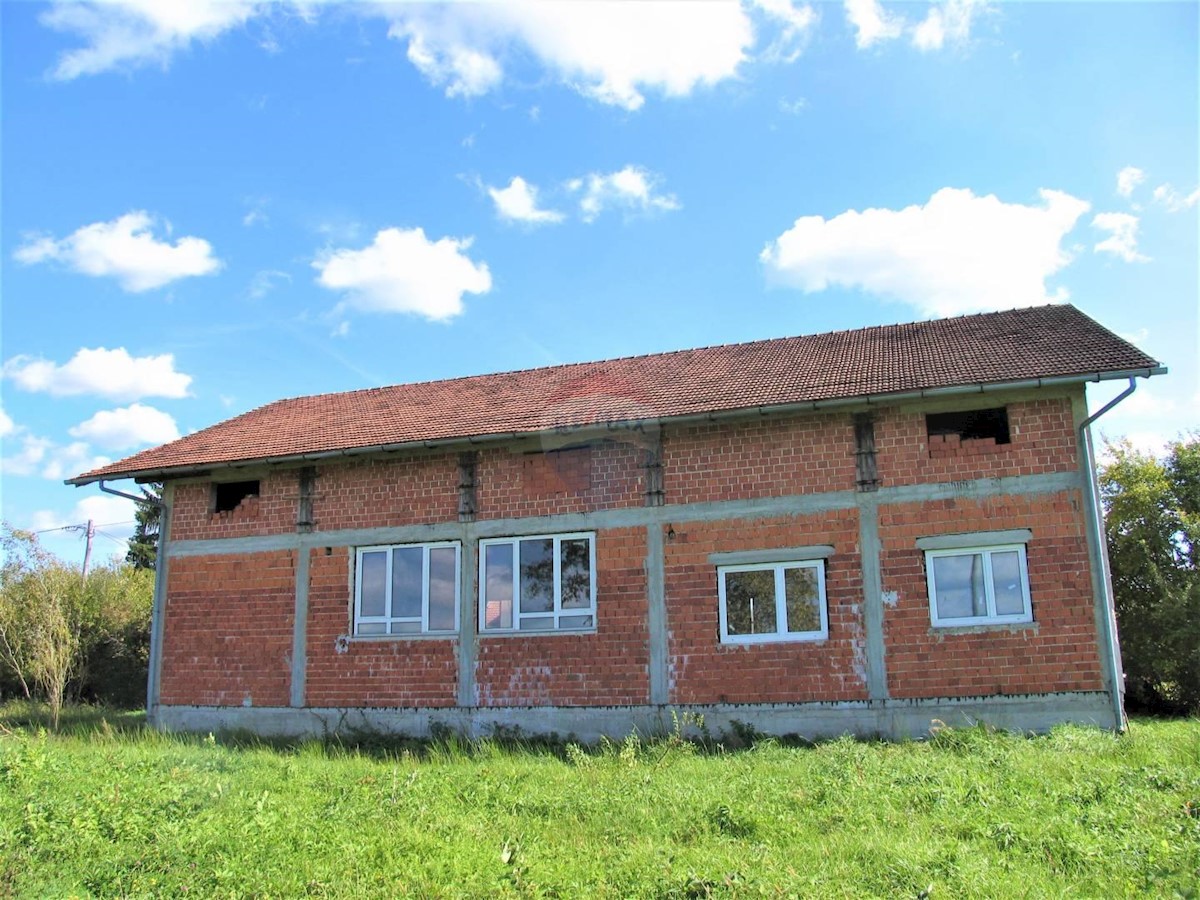 Bratina, Pisarovina, 230m2