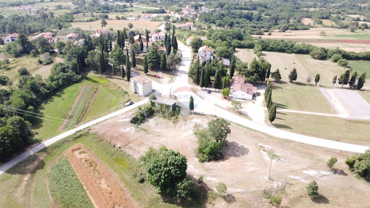 ISTRIA, ŽMINJ - Building plot 3640 m2 with building 57 m2